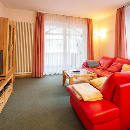 Strandvillen - Mit 1 Schlafzimmer Und Balkon Ah-625